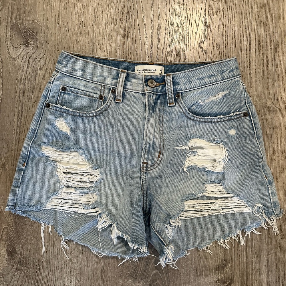 Abercrombie mid rise boyfriend distressed shorts size 25